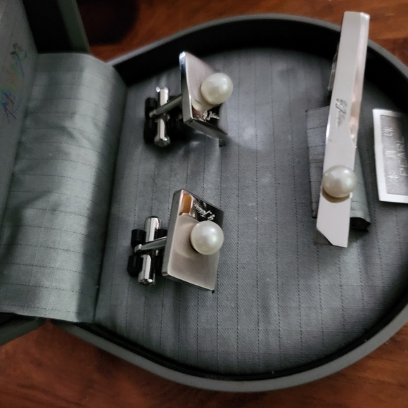 Yumikatsura Set tie clip-on and cufflinks  has real Pearls - Picture 3 of 5